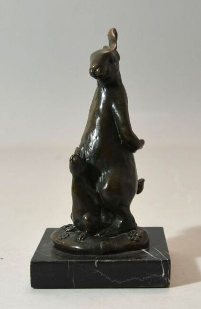 null MILO

Rabbit and rabbit

Bronze group on a black marble base

Height: 15 cm...