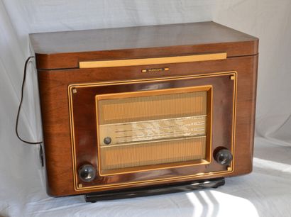 null LOT: Marconi radio set (Length: 54 cm); Vedette carillon clock in rosewood veneer...