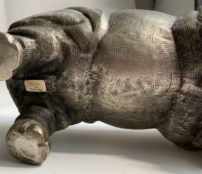 null CHRISTIAN DIOR

Rhinoceros in silver plated metal opening on the back by a mobile...
