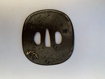 null JAPAN - Middle EDO period (1603 - 1868)

Nagamaru gata in iron with brass inlaid...