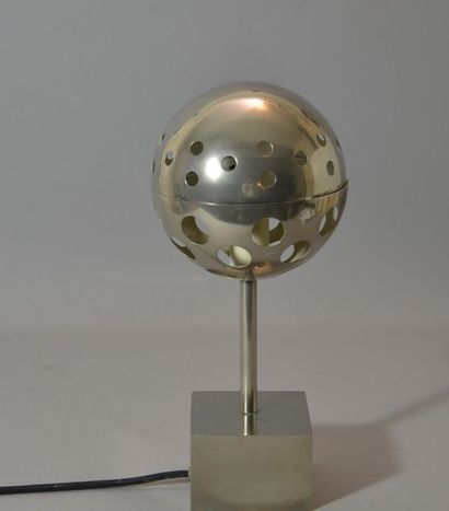 null CHAROY Sabine (born in 1937)

Spherical openwork "planetary" lamp in chromed...
