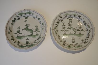 null BORDEAUX

Pair of earthenware plates with wavy edge decorated in green monochrome...