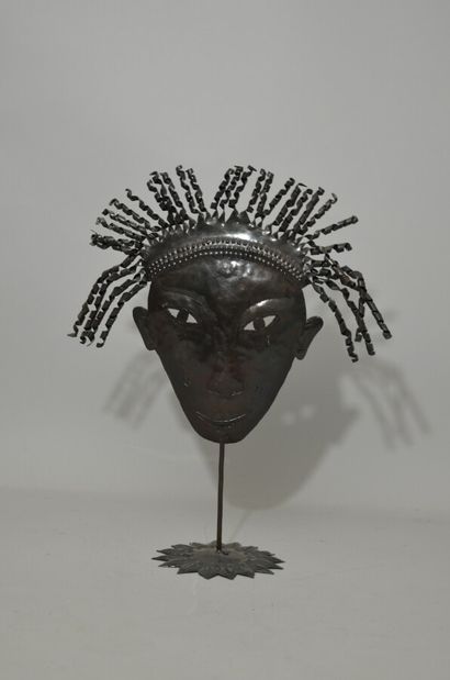 null Anonymous

Mask 

Cut iron

36 x 15 x 46 cm