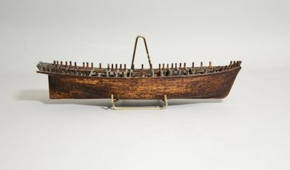  MAQUETTE de BATEAU 
Barque 
Long. : 38 cm