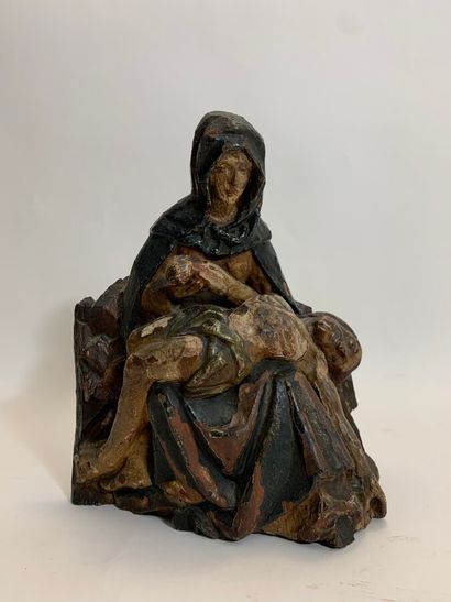null PIETA en bois sculpté polychrome

XVIII ème siècle. 

Haut : 27 cm