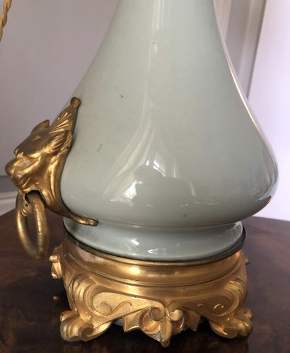 null *Deux VASES montés en lampes en porcelaine céladon et monture de bronze doré,...
