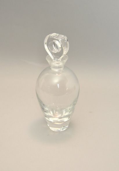  LALIQUE 
Flacon à alcool en verre 
Haut. : 28 cm Largueur : 12 cm
