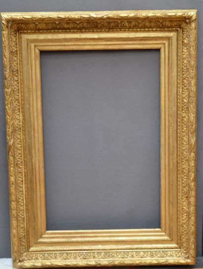  CADRE en bois stuc et doré dit "Barbizon". 
Fin du XIXème siècle. 
101 x 65,5 x...