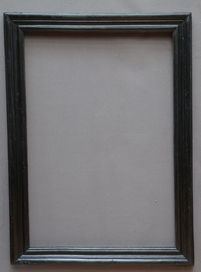  CADRE en bois mouluré et laqué noir 
Espagne, XVIIème siècle 
118 x 81,5 x 11 cm...