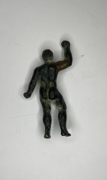 null STATUETTE en bronze patiné dans le goût néo-antique figurant probablement Poséidon.

Ht....