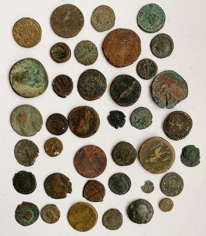 null Lot de MONNAIES antiques en bronze principalement romaines (sesterces, as, petits...