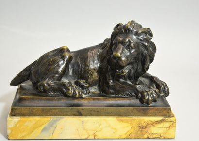 null ANGLETERRE, vers 1820

Lion couché

Bronze à patine brune sur un socle rectangulaire...