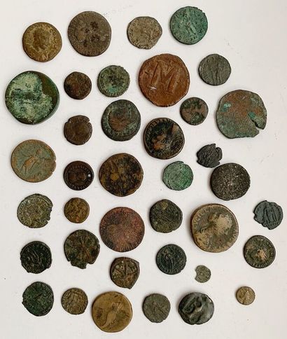 null Lot de MONNAIES antiques en bronze principalement romaines (sesterces, as, petits...