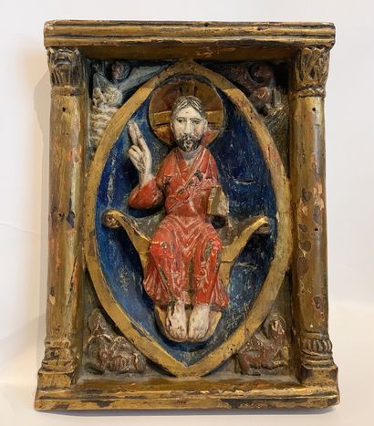 null PANNEAU en chêne sculpté polychrome figurant le Christ en gloire dans une mandorle.

Hauteur...