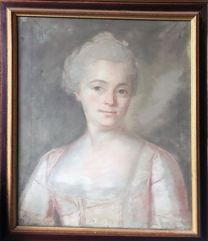 null Ecole Française du XIXe siècle 

Portrait d'une femme de qualité 

Pastel sur...
