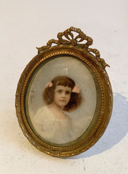 null TRESCA Adelaide (1846 ?) 

Portrait de jeune fille

Miniature ovale 

Encadrement...