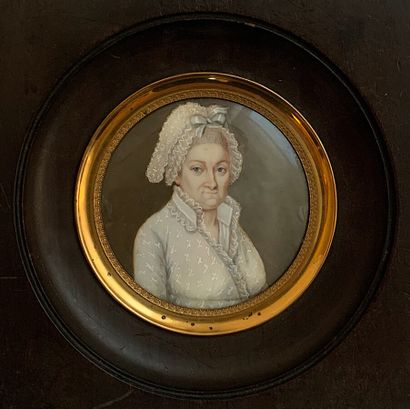 Miniature ronde figurant un portrait de dame....