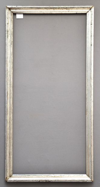 null Grande BAGUETTE en bois mouluré et argenté.

XIXème siècle

151 x 69 x 7 cm...