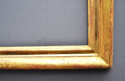 null CADRE en bois mouluré et doré. 

Provence, XVII-XVIIIe siècle. 

85,5 x 68 x...
