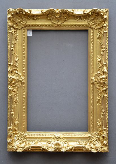 null CADRE en bois et stuc doré

Style Louis XV, XIXème siècle 

75 x 45 x 15 cm...