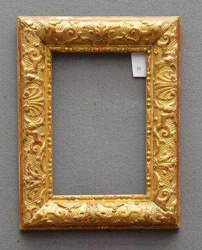 null CADRE en bois et stuc doré, décor à la Bérain

XXème siècle

32 x 21 x 8 cm