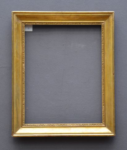 null CADRE en bois mouluré et pâte dorés 

XIXème siècle 

53 x 41,5 x 7 cm