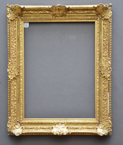 null CADRE en bois et stuc doré

Style Louis XV, XIXème siècle (éclats et manques)

71,5...