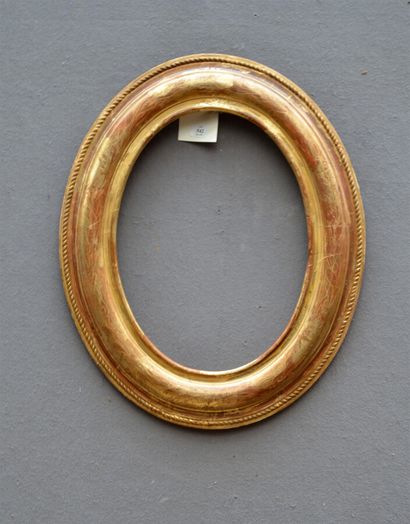 null CADRE ovale en bois doré mouluré à bordure corde

XIXème siècle

30,5 x 22,...