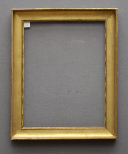 null CADRE en bois mouluré et doré

XIXème siècle

60 x 45,5 x 7,5 cm