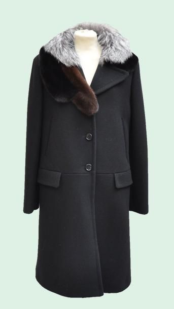 Manteau en lainage noir, col en renard argenté...