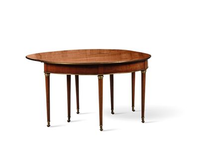 null HALF-LEVEL DINING TABLE in mahogany, the folding top lined with a gilded brass...