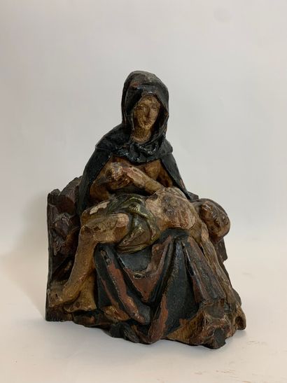 null PIETA en bois sculpté polychrome. 

XVIIIe siècle. 

Haut : 27 cm

(usures)