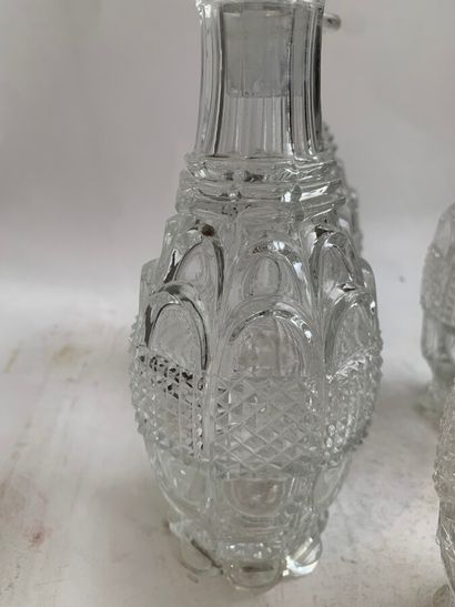 null BACCARAT 

Set of six crystal decanters with scrolls and diamond points. 

Charles...