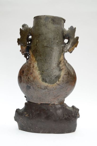 null CHINE

Vase balustre applati en pierre de lard sculptée d'un phoenix branché....