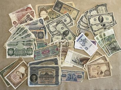 null Lot de 56 billets étrangers (dollars américains, Lire, Mark, Francs suisse)

...