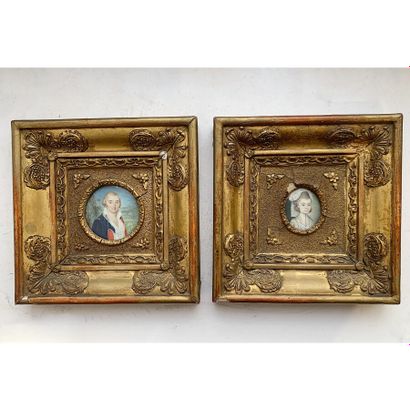 null Deux miniatures rondes à la gouache figurant les portraits d'une femme et d'un...