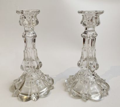 null BACCARAT (attributed to) 

Pair of miniature candlesticks in molded crystal....