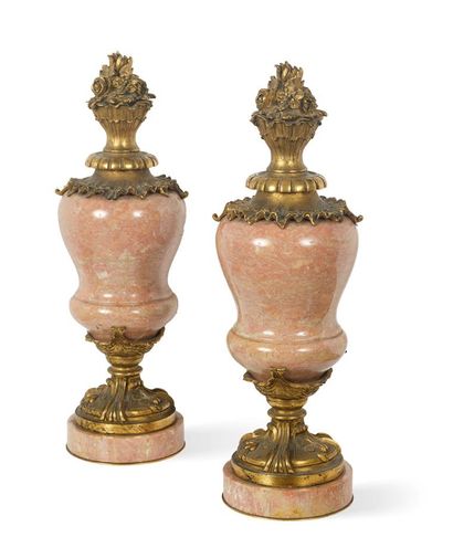 null PAIR OF CASSOLETTES in pink veined marble and chased and gilded bronze decorated...