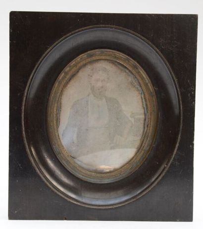 null VAUTHIER 

Daguerreotype figurant un portrait d'homme. 

Juillet 1847. 

Annotation...