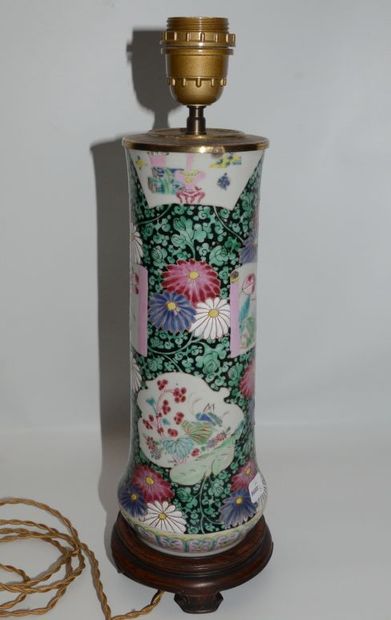 null CHINA

Porcelain bottle with polychrome decoration of flowers on black background....