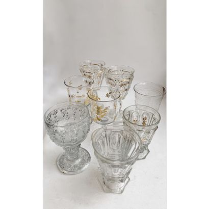 null Ensemble de verres à pied dépareillés en verre et cristal dont trois Baccarat.

Epoque...