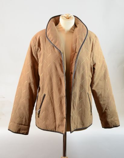 null Camel suede jacket with quilted effect, shawl collar, snap button closure.

Size...