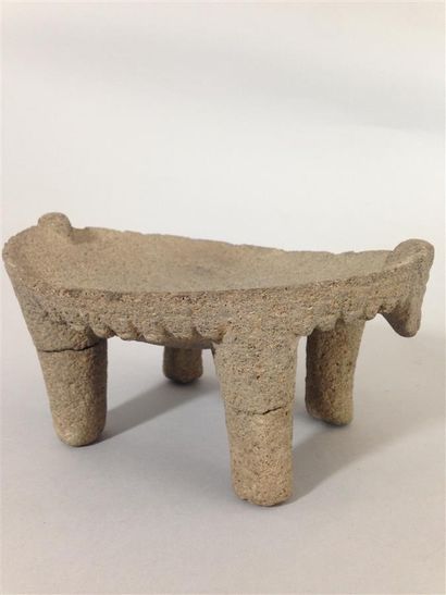 null METATE

Of oblong form the tray is supported by four feet. The edges are decorated...