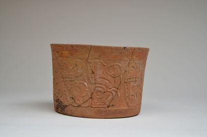 null VASE cylindrique à décor de crânes

Culture Teotihuacan, Mexique

500 - 900...