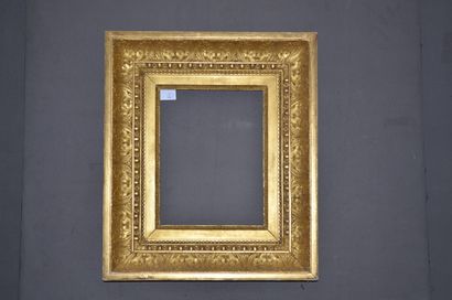 null Wooden frame and gilded paste, decorated with frieze of rais-de-coeur, pearls,...