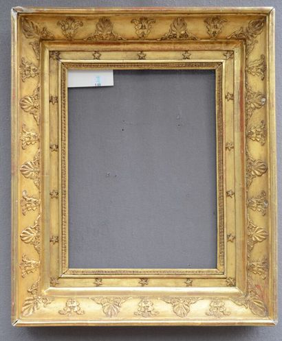 null Wood and gilded stucco frame, decorated with rais-de-coeur, stars and palmettes.

End...