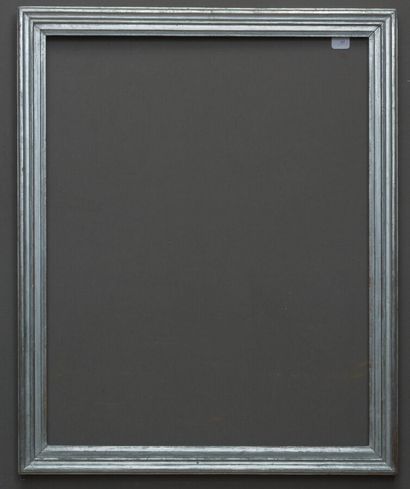 null Cadre en sapin mouluré, argenté.

Italie XIXe

Dim : 90.5 x 71 x 6 cm
