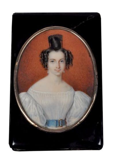 ÉCOLE AUTRICHIENNE? vers 1850 Portrait de femme en robe blanche à ceinture bleue....