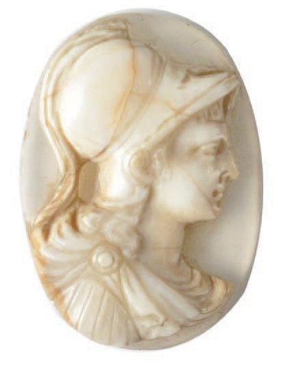 null CAMÉE gravé d'un buste d'Athéna de profil Agate. Fêlures. XVII ème - XVIII ème...