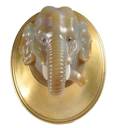  COUPE TROPHÉE représentant une tête d'éléphant en agate grise, monture en vermeil...